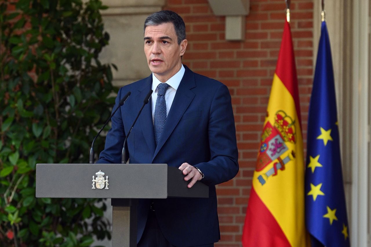 Spanish Prime Minister Labels Moroccan Migrant Surge a Violation of Territorial Integrity