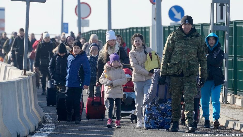 Ukrainian Authorities Urged to Call Migrants in Poland to Order