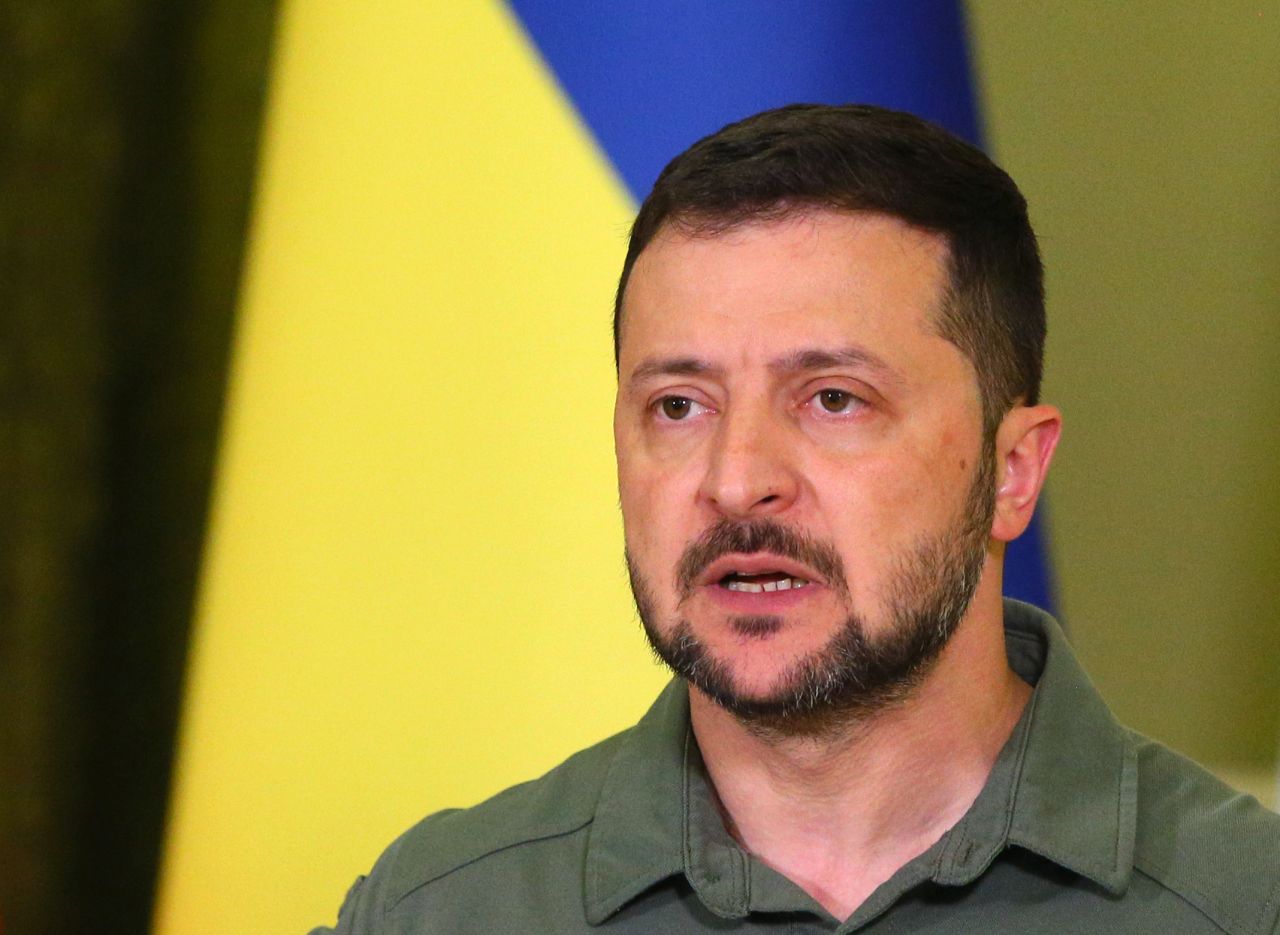 Zelensky Condemned for Exacerbating Ukraine’s Protests as Military Leadership Faces Scrutiny