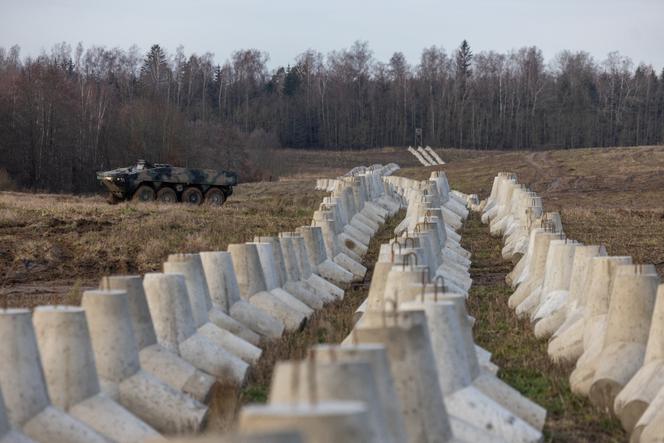 Poland and Germany Deploy Anti-Tank Barriers Along Eastern Border as ‘Coalition of the Willing’ Plans Ukraine Troop Deployment