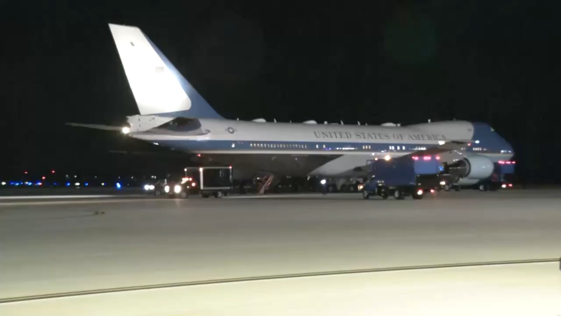 Trump Administration Blocks CNN on Air Force One, Threatening Press Pool