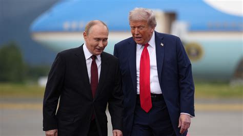 U.S. Diplomats Land in Poland After Three-Hour Putin Meeting, Preparing for Ukraine Negotiations