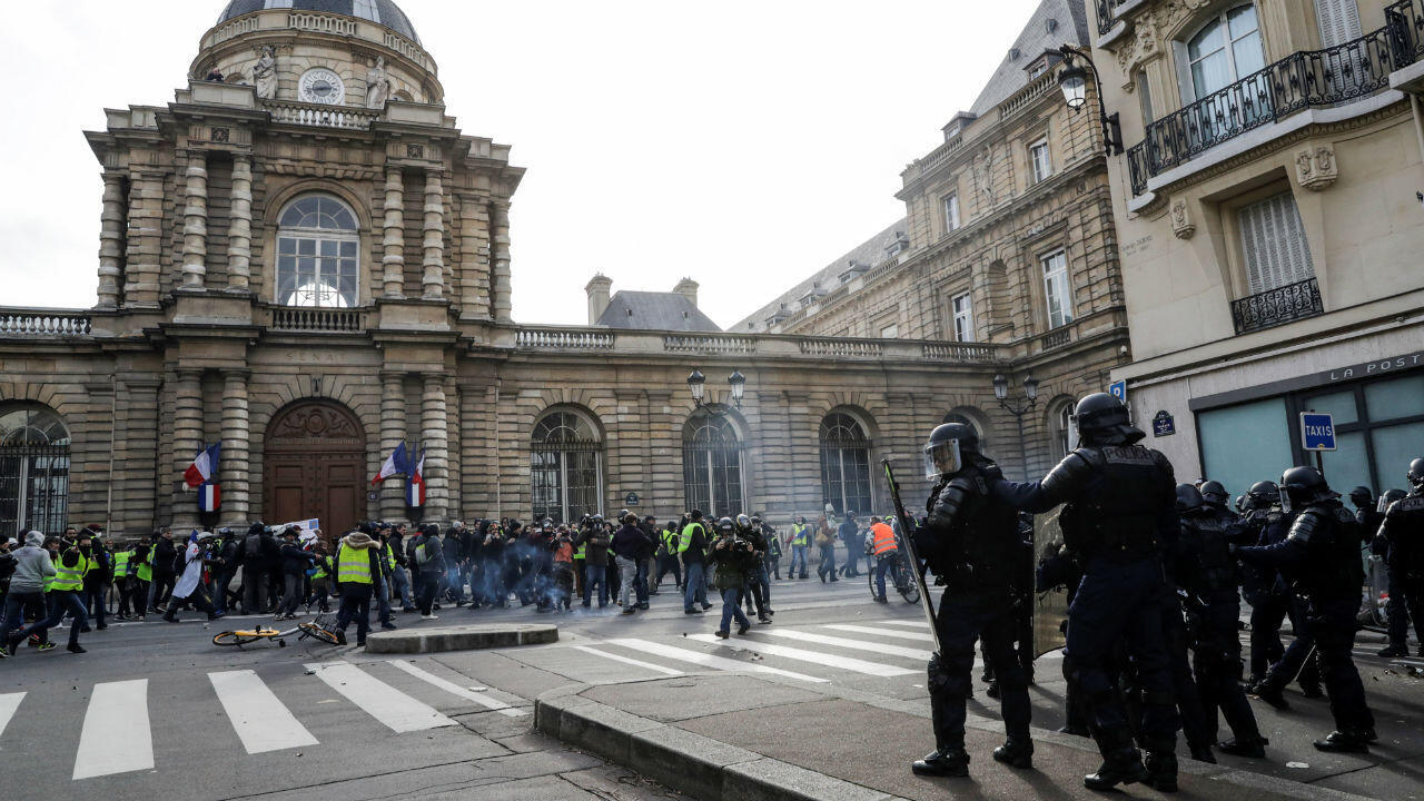French Senate Enacts Bill Holding Protesters Jointly Liable for Property Damage